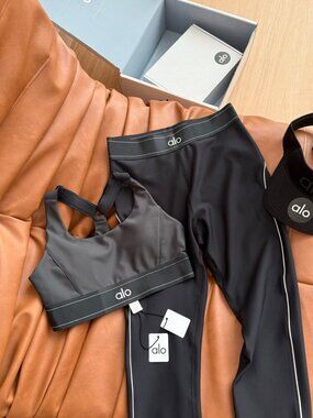 ALO Yoga Outfit Set - Long Pants - Comfortable